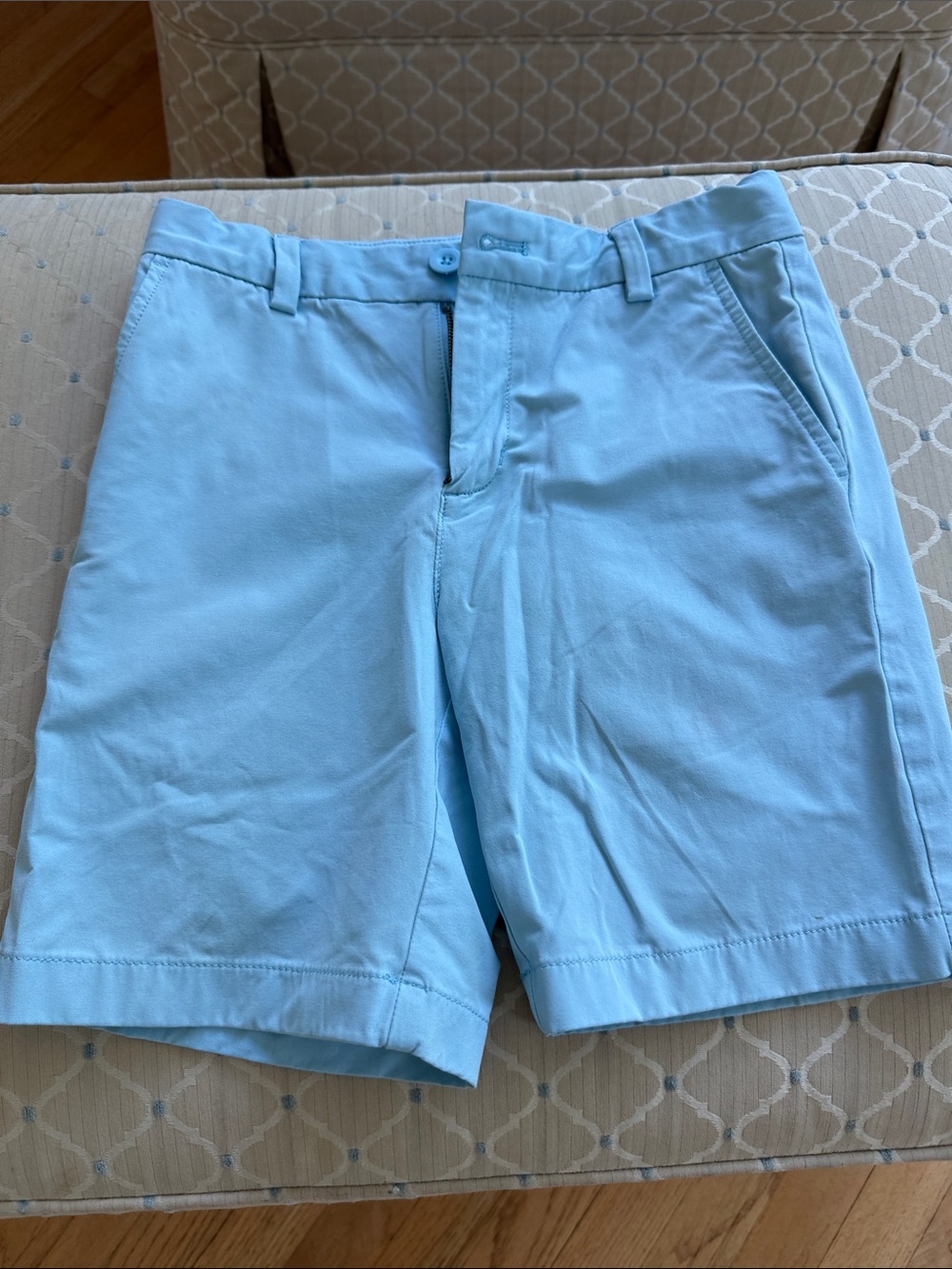 Vineyard Vines Light Blue Boys Performance Shorts, size 12
